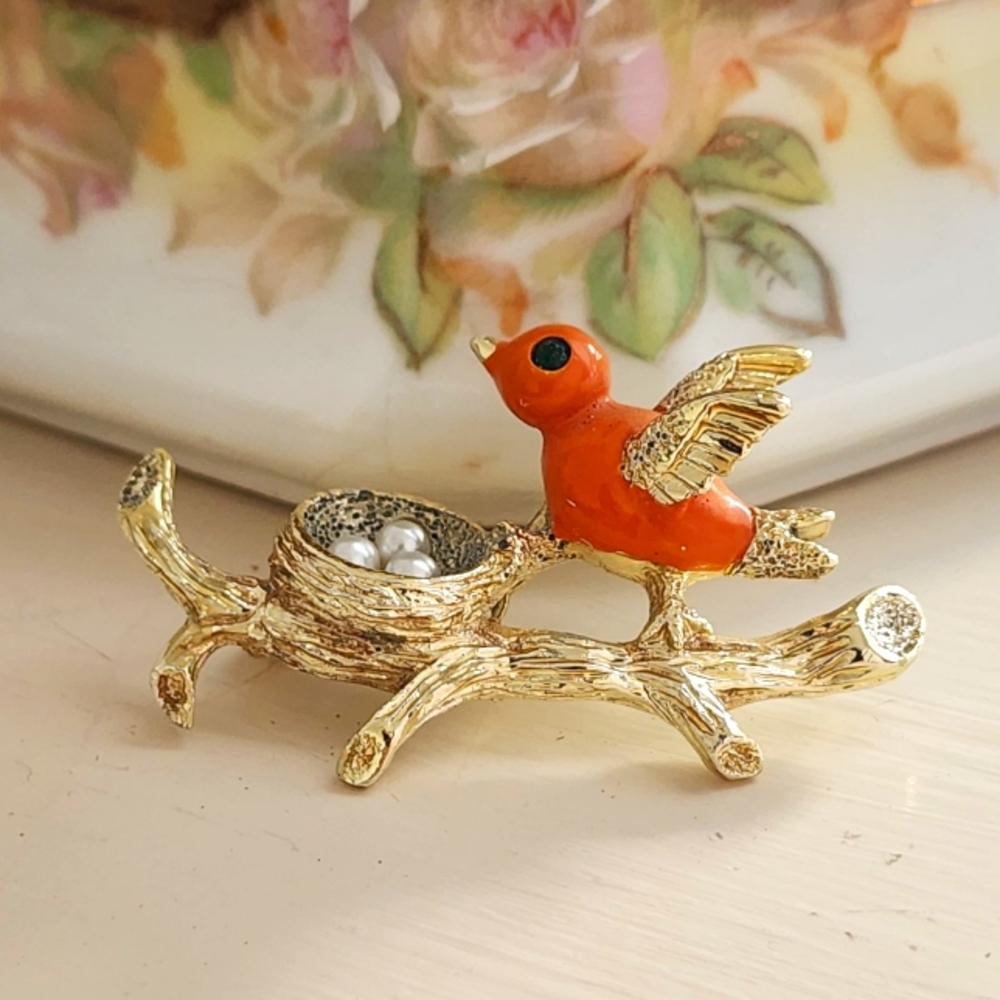 Vintage GERRY'S Bird with Faux Pearl Eggs in Nest Sitting On Branch Brooch Pin